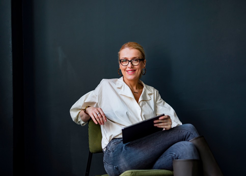 A kiterjesztett olvasószemüveg viselője zavartalanul válthat például könyvolvasásról számítógép-használatra anélkül, hogy szemüveget kellene cserélnie