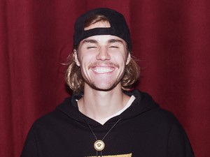 Justin Bieber melegítője szőnyegbombázás a jó ízlés ellen