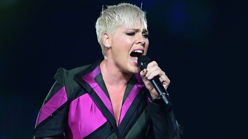 Pink együtt sírt a rajongójával, ezért szakította meg a koncertjét