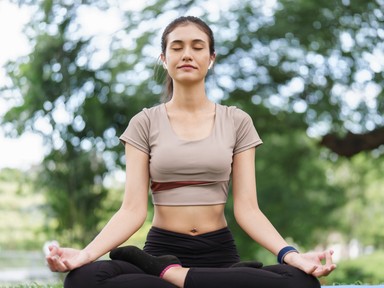 A jógapóz, amit minden embernek meg kellene tanulnia, aki ülőmunkát végez