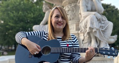 Ez a csíkos felső egyszerűen mindent visz!