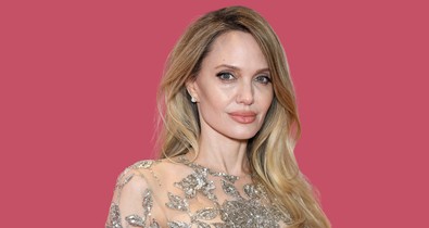 Angelina Jolie élete egyik legbátrabb meztelenruhájában ragyogott, óriási feltűnést keltett