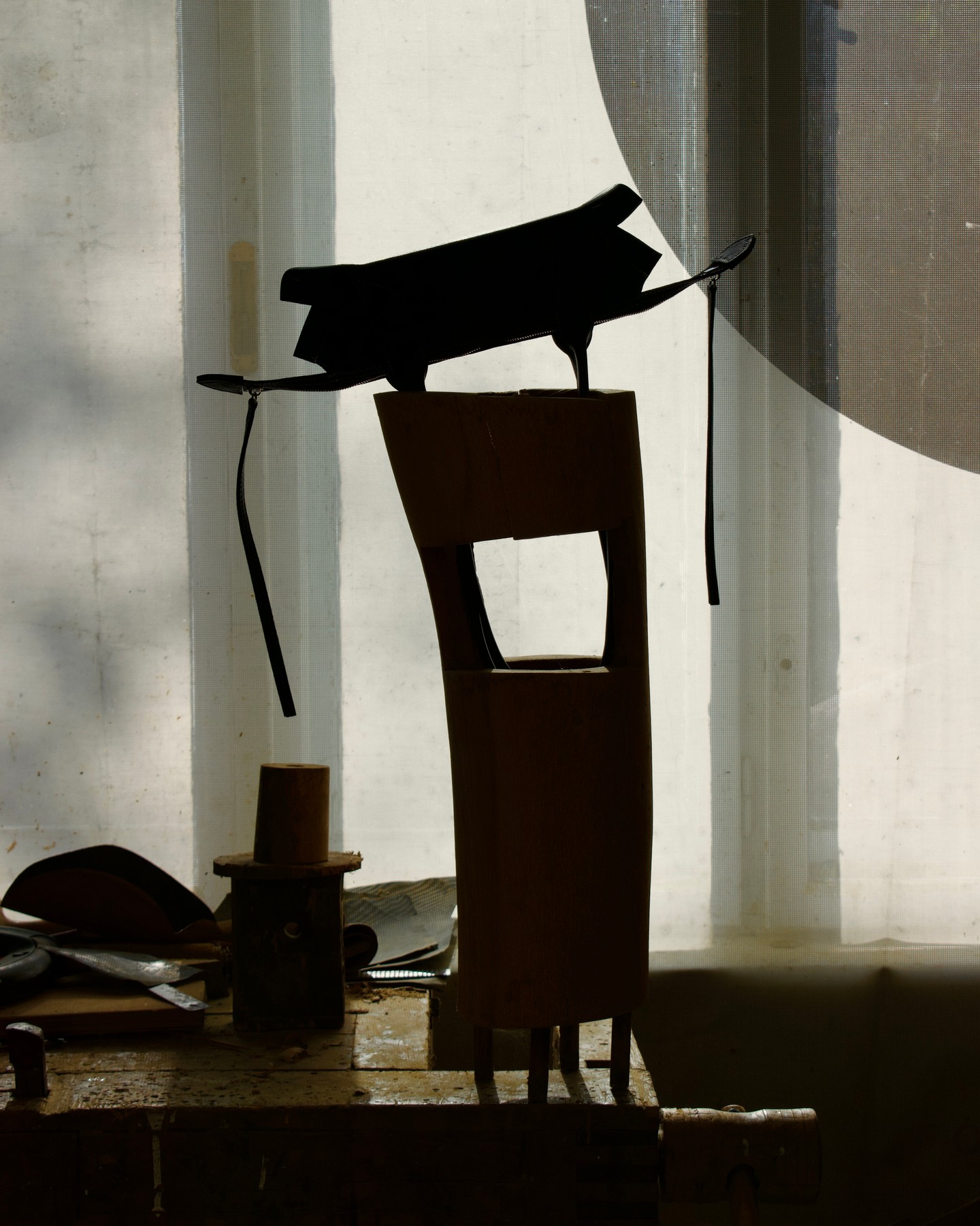 A Szekeres Ákos tervezte Pinar táskák nagy sikert arattak Varga Mihály szobrászművész műtermében