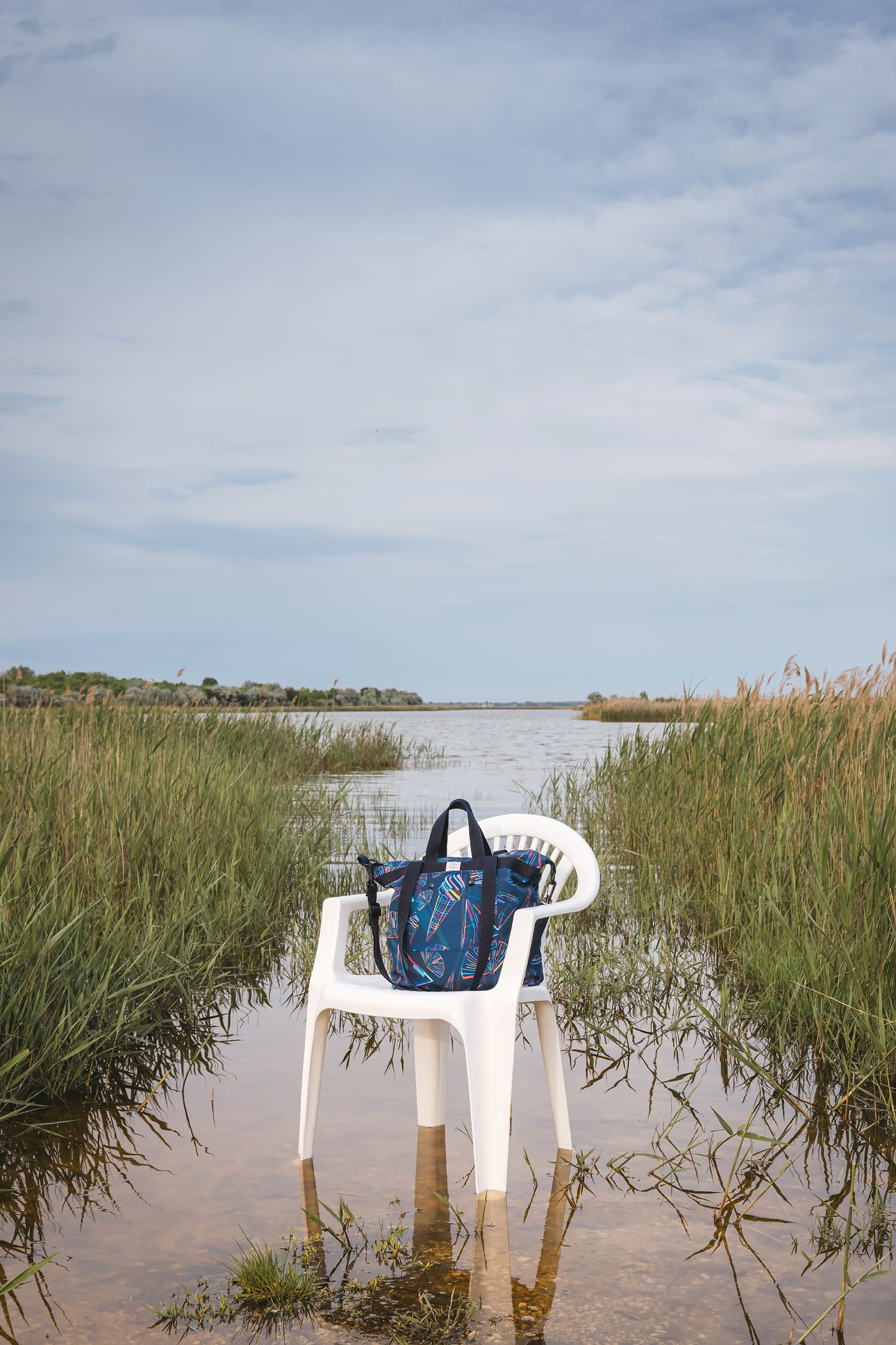 Sellei Lilla limitált kiadású táskája a Velencei-tó melletti élményekből inspirálódott