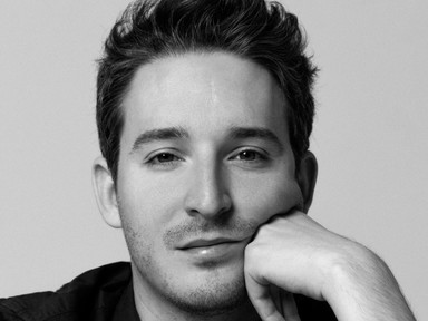 „Nincs recept, amit követnem kellett volna” – interjú Járai Márkkal, a Halott Pénz énekesével