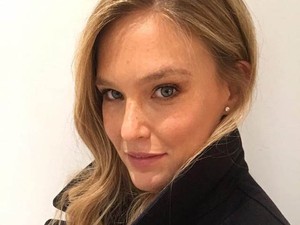 Micsoda??? Bar Refaeli 1 hónappal a szülés után a kifutón, és így néz ki!