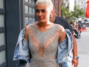 Kylie Jenner és a szőke haja életveszélyes helyzetbe kerültek