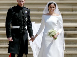 JLo ruháját koppintotta Meghan Markle az esküvőjén?