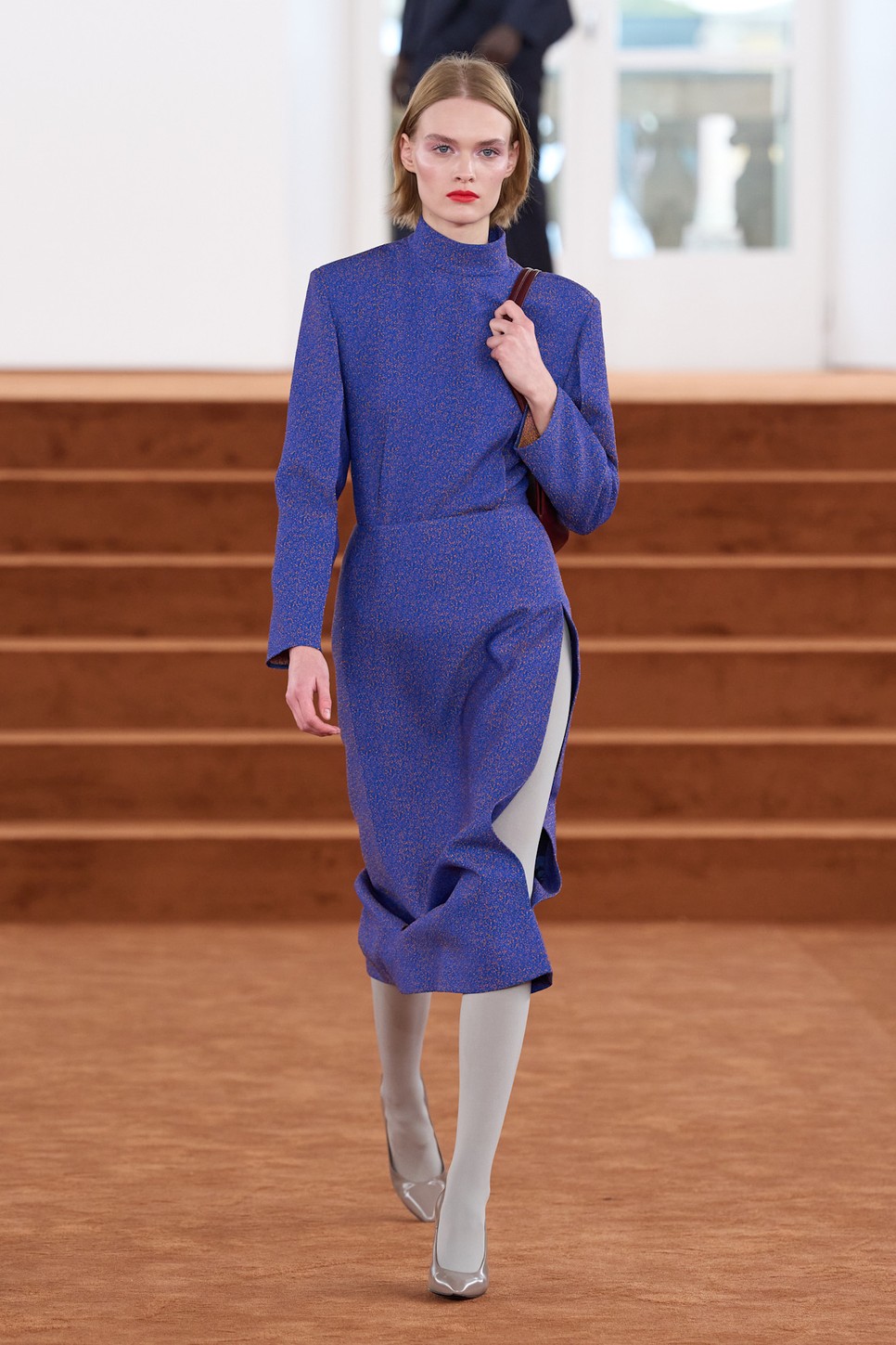 Jil Sander kifutóján az elektromos kék alapdarabok hódítottak