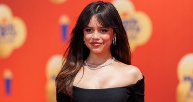 Kapaszkodj: Jenna Ortega rövidre vágatta a haját, és elképesztően áll neki