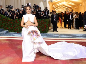 Aktivizmus a vörös szőnyegen: így álltak ki a sztárok a számukra fontos ügyekért az idei Met gálán!