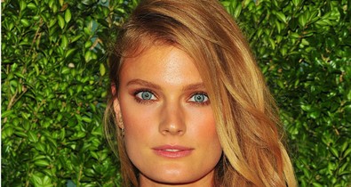 És ´A ki mutat ma cicit?´ sztárvetélkedő győztese ez gyönyörű szőkeség