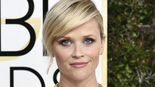 Reese Witherspoon zseniális nosztalgiaruhával ünnepelt a Golden Globe-on