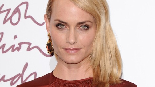 Ragasztó, körömlakk, kokain - őszintén beszélt a függőségről a topmodell