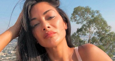 A 42 éves Nicole Scherczinger lila feszülős ruhában mutatta meg bomba alakját