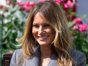 Melania Trump kis feketében lopta el a show-t: a first lady büszkén sétált férje mellett a vörös szőnyegen