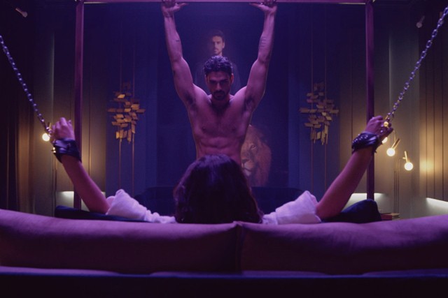 Megpróbált hasonlítani a Szürke ötven árnyalatára: nem sikerült, de legalább jóképű a főszereplő