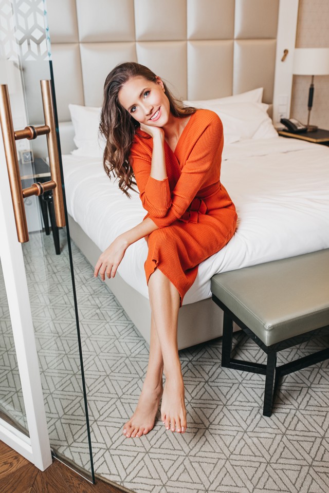 Tapolcai Dóri ma megmutatta azt az egyszerű, de nagyszerű ruhát, amit még Kínában kapott egy fotózáson