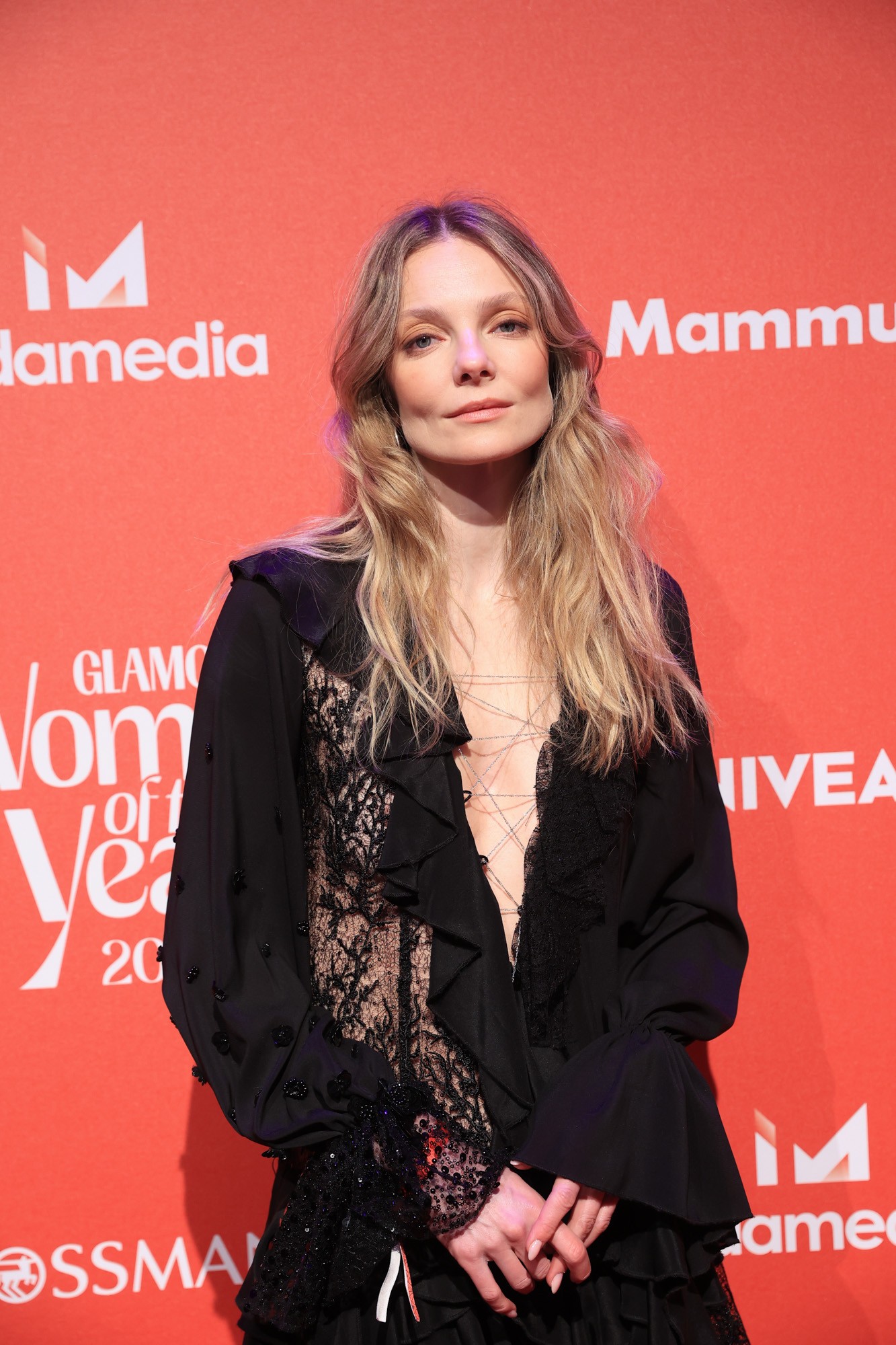 Gyöngy, csipke, fodor: Enikő ruhája a részletek miatt olyan fantasztikus