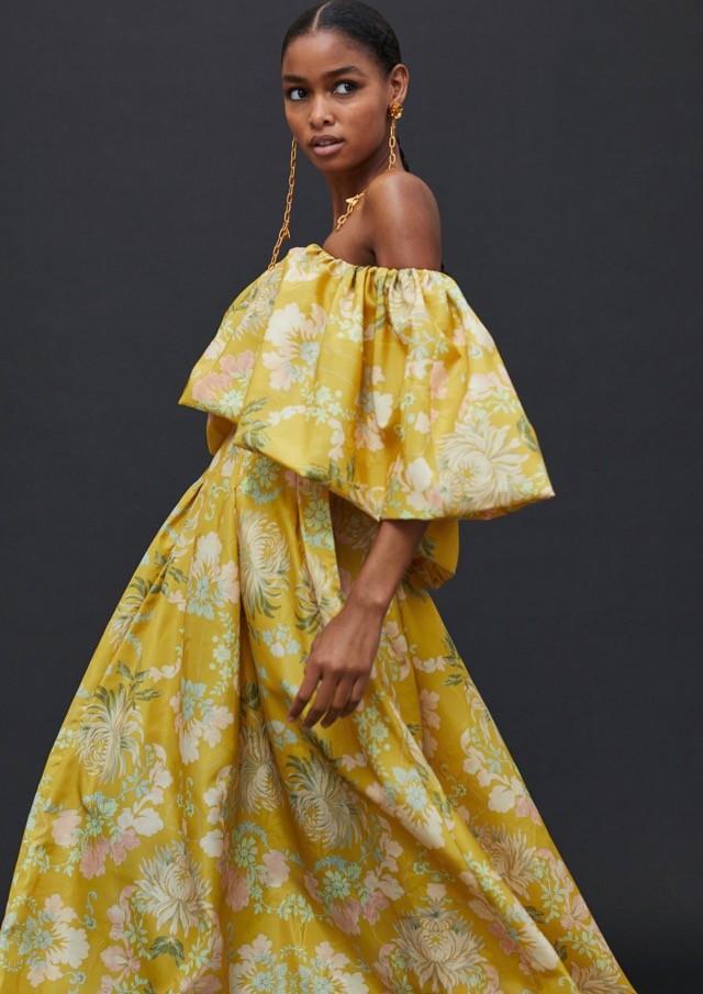 Nyitott vállú ruha 69 995 Ft, Többfunkciós fülklipsz 7 995 Ft