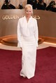 Az 58 éves Pamela Anderson egy letisztult és elegáns, hófehér Ferragamo szettben jelent meg a Golden Globe-díjátadón, és ismét bebizonyította: a kevesebb, néha több. 