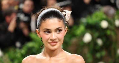 Kylie Jenner új szintre emelte a meztelenruha fogalmát, és nem kér érte elnézést