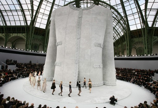 Karl Lagerfeld csodálatos világa: A 10 legemlékezetesebb Chanel bemutató