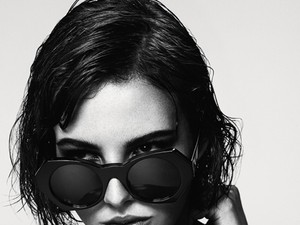 Egy napszemüveg lesz minden - Meztelenül bármit eladhatsz