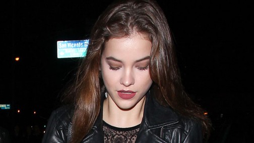 Hiába a hideg: Palvin Barbi egy szál melltartóban ment bulizni