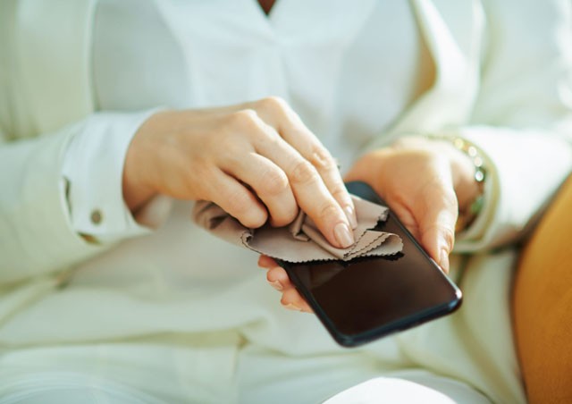 Így tartsd tisztán és bacimentesen a telefonod!