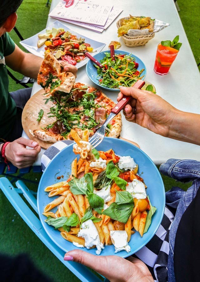 Igen, itt tényleg olyan pizzát ehetsz, mint Olaszországban: Piazza Budapest