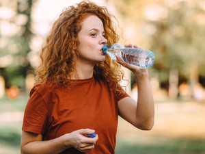 5 meglepő jel, ami arra utal, túl kevés vizet iszol