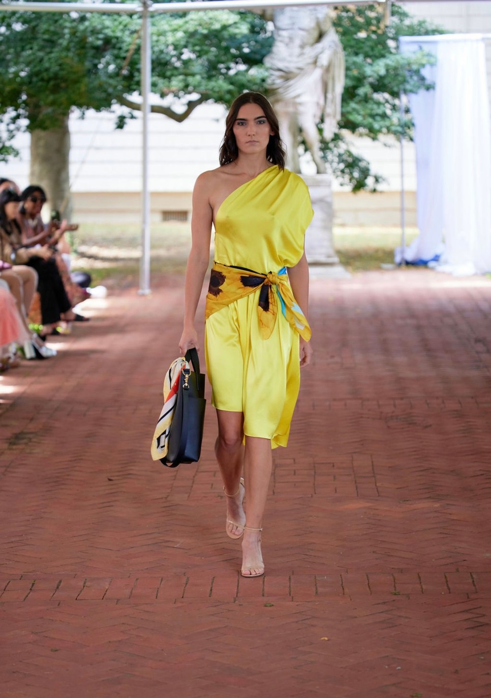  Gloria Lee divatbemutató