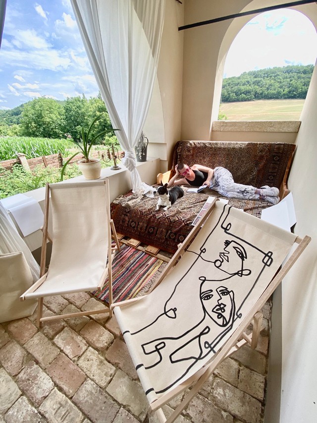 Oláh Anna a nyugalom szigetén tölt el néhány napot: egy vagány szettel ünnepelte meg