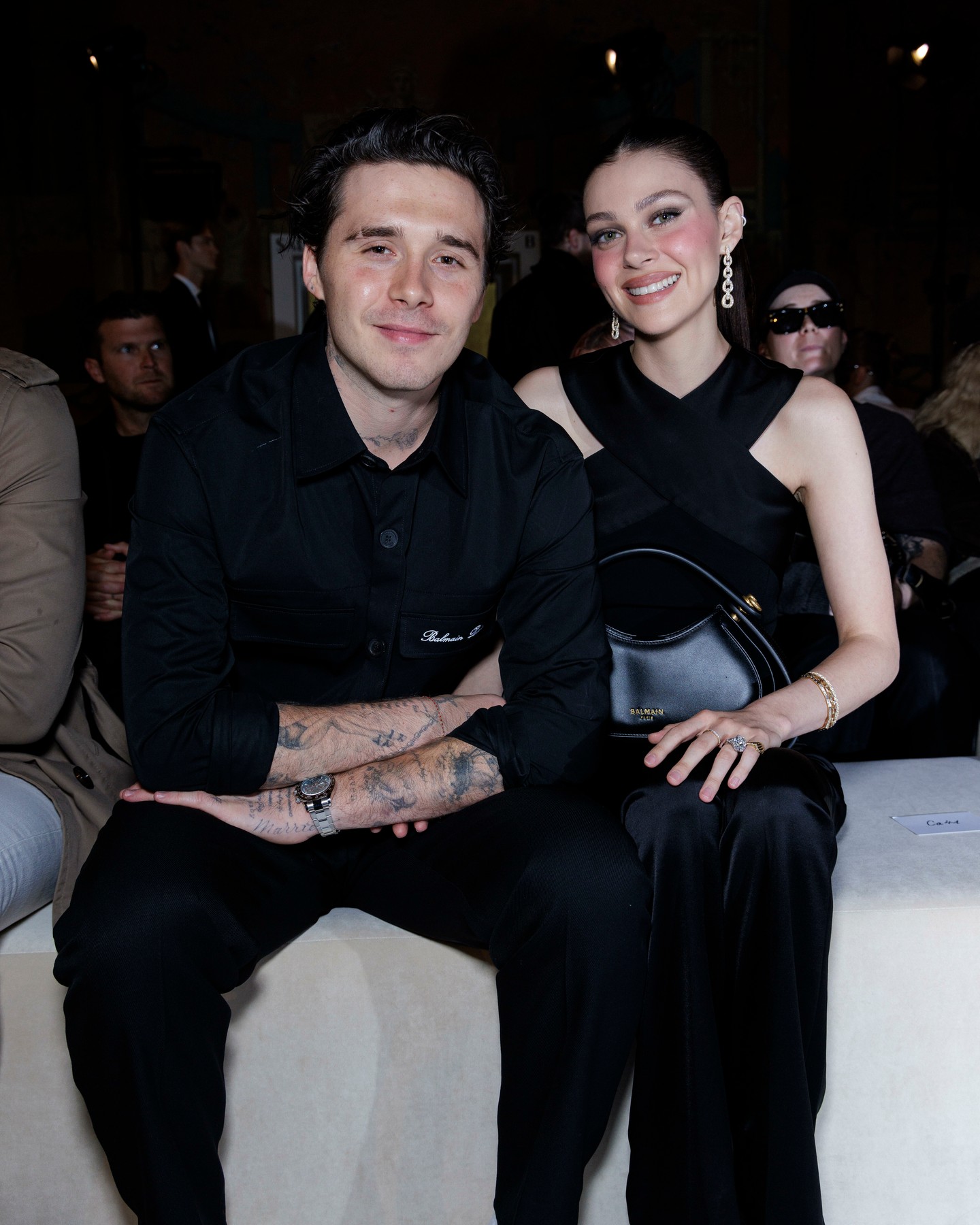 A 2024-es párizsi divathéten egymásba fonódva kapták őket lencsevégre a Balmain divatbemutatóján. 