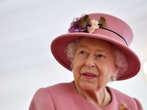 Sosem látott gyönyörű fotók kerültek elő Erzsébet királynő koronázásáról