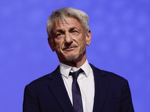 Ő Sean Penn ritkán látott barátnője, a 34 évvel fiatalabb Valeria Nicov csak úgy tündökölt  a vörös szőnyegen