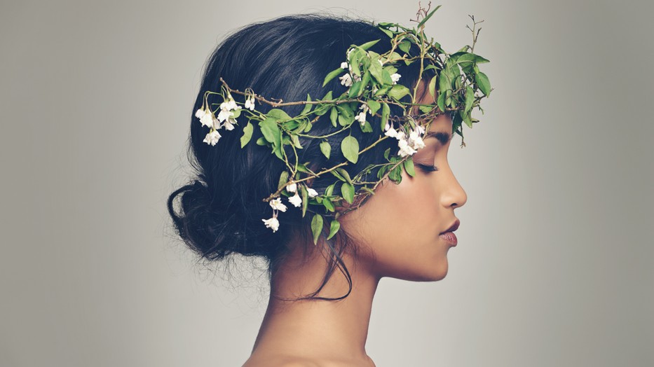 A Transzplútó mitológiai megfelelője Perszephoné, aki a két világ közötti kapcsolatot jelképezi