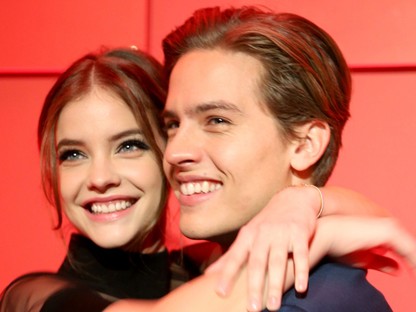 Palvin Barbara és Dylan Sprouse őrült romantikus estéje az Armanival