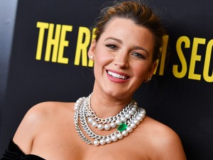 Blake Lively visszatért a vörös szőnyegre egy Audrey Hepburn inspirálta ruhában