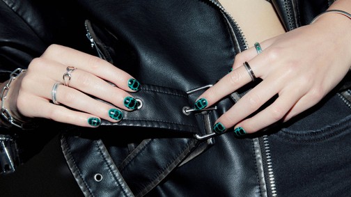 Jelenleg a krokodil körmök viszik a prímet a legvagányabb körömdizájnok kedvelői között