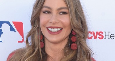 Sofía Vergara új márkája 7 ezer forintért kínál farmereket, és imádni fogod őket