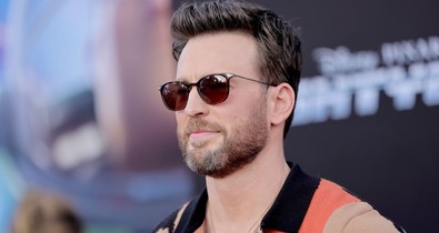 Chris Evans elkelt! – Ismerd meg a nőt, aki elrabolta Amerika Kapitány szívét