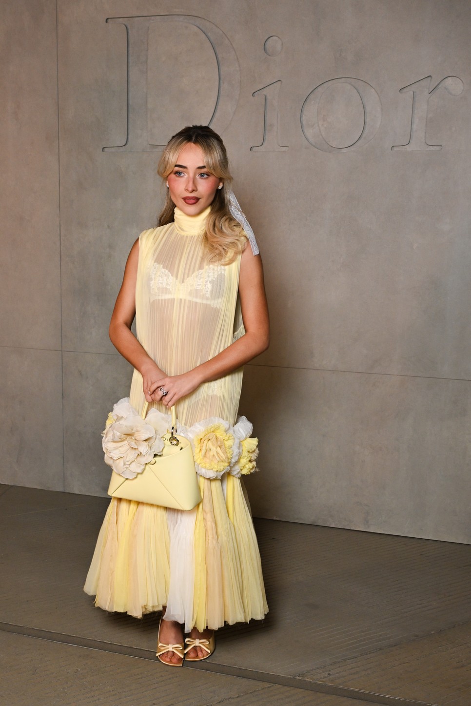 Sabrina Carpenter Dior meztelenruhában hódított