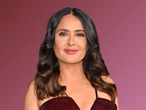 Salma Hayek a világ legszebb nagymamája, fotókon mutatta be az unokáját