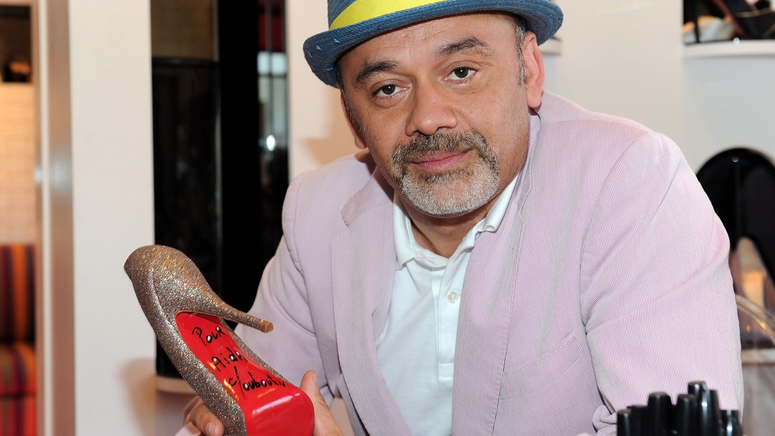Christian Louboutin egyik pillanatban még gyakornokoskodott, a másikban már Madonna videoklipjeiben bukkantak fel a cipői