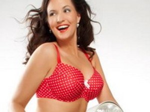 Szexi fehérneműben csábít Demmer Erika