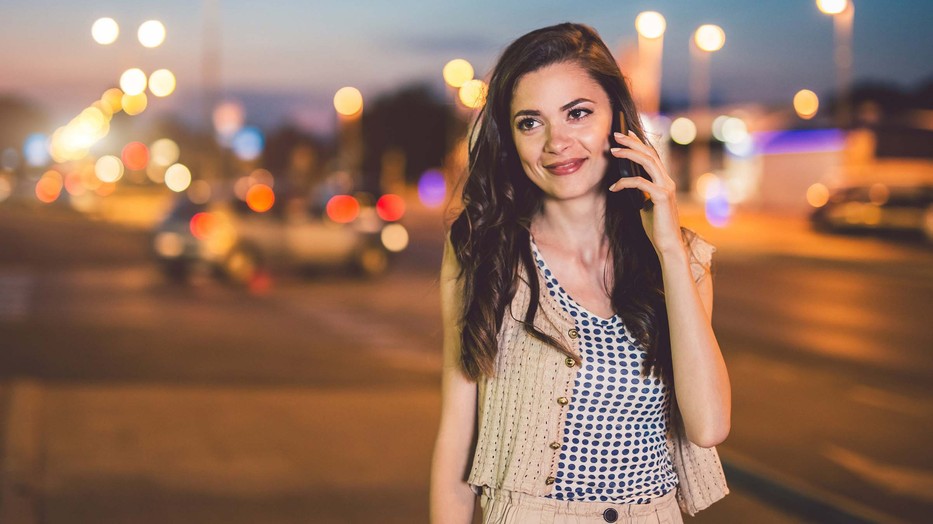 Az AVON A szeretet nem árt kampánya gyakorlati tippekkel segít, hogy a nyári éjszakák után mindenki biztonságban hazaérhessen