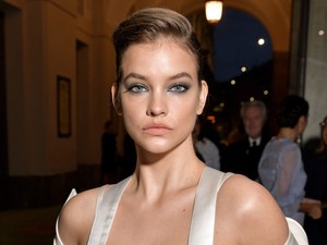 Palvin Barbi melltartós szettjénél nem volt szexibb