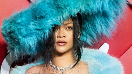 Rihanna átlátszó csipkés ruhában mutatta meg óriási pocakját: az énekesnő gyönyörűbb, mint valaha